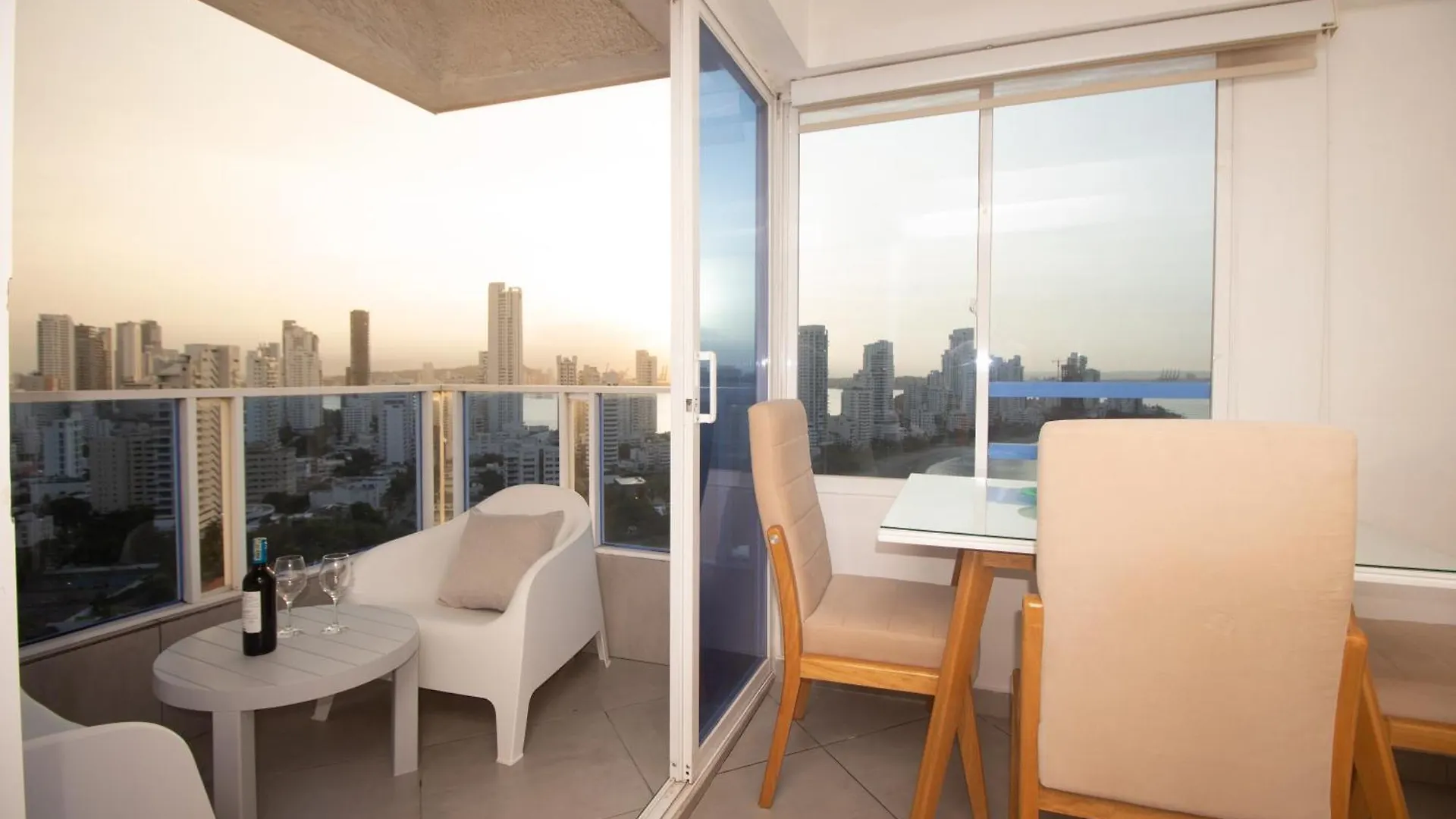 Apartment Riviera Sunrise Beach - Frente Al Mar Y Vista Panoramica A Toda La Ciudad Cartagena